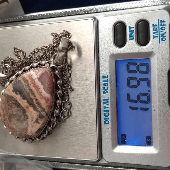 Elegant Multicolor Stone Pendant Necklace - Picture 5 of 11